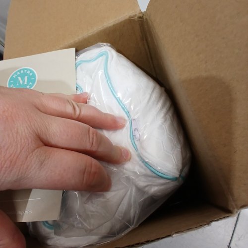 MARTHA STEWART MEMORY FOAM COOLING PILLOW - QUEEN (18" X 28") (MODEL: 1392500) image 3