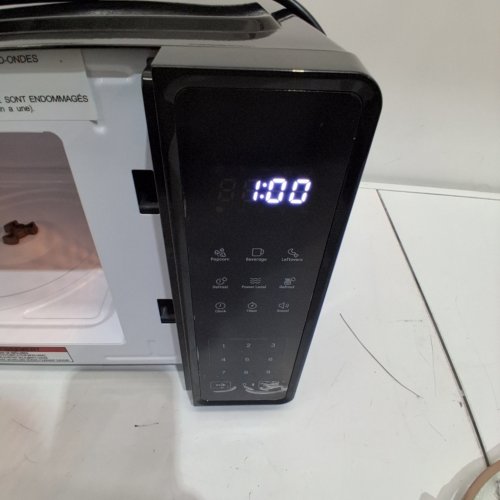 CHEFMAN COUNTERTOP MICROWAVE OVEN - 0.7 CU.FT. - BLACK (MODEL: RJ55-7-V2-CA) image 2