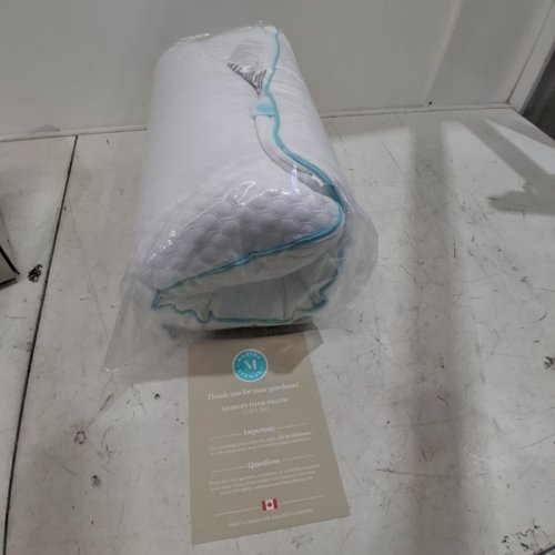 MARTHA STEWART MEMORY FOAM PILLOW - QUEEN - WHITE/BLUE PIPING (MODEL: 1392500) image 2