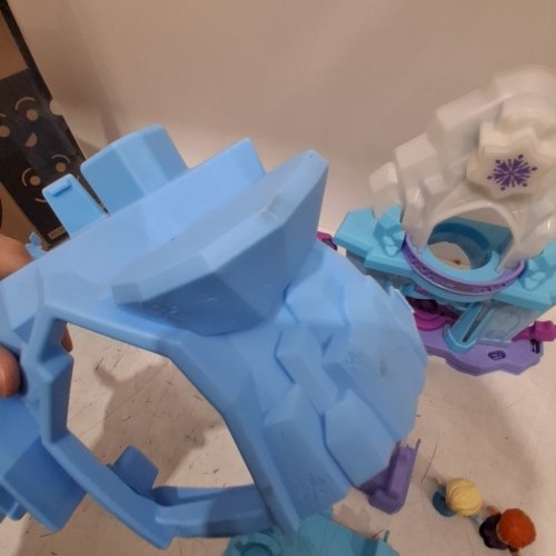 FISHER PRICE LITTLE PEOPLE PLAYSET DISNEY FROZEN ELSA'S ENCHANTED LIGHTS PALACE image 4