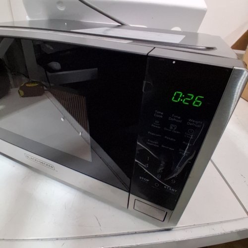 BLACK+DECKER STAINLESS STEEL MICROWAVE OVEN WITH CHILD SAFETY LOCK AND 6 AUTO COOK PRESETS - 900W - (MODEL: EM925AB9-P/CA) image 2