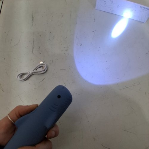 KIDS SILICONE SHARK FLASHLIGHT, 12HR BATTERY - BLUE image 3