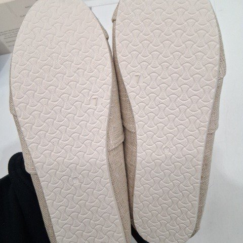 WOMEN'S TIME AND TRU SLIP-ON SHOES - SIZE 7 - BEIGE image 3