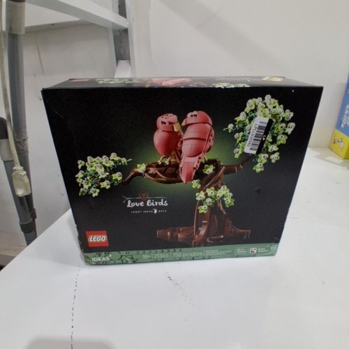 750 PCS LEGO LOVE BIRDS BUILDING SET - PINK/GREEN (MODEL: 21365) image 2
