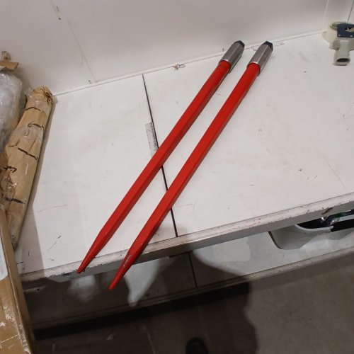 2PK VEVOR HAY BALE SPEARS - 39" - RED image 2