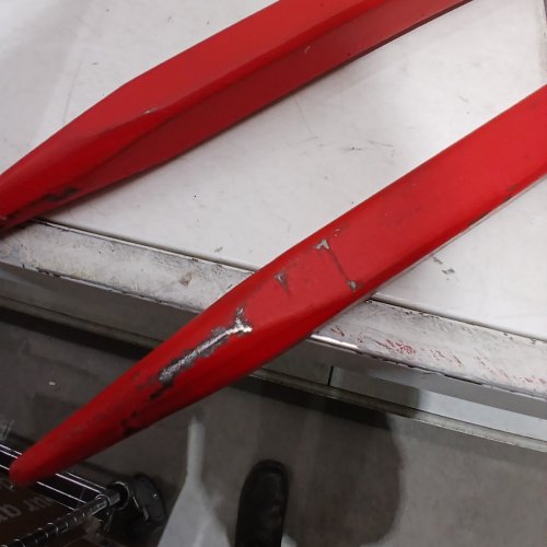 2PK VEVOR HAY BALE SPEARS - 39" - RED image 3