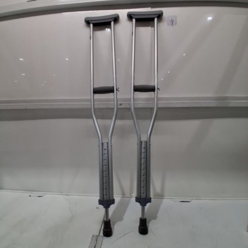 MEDLINE GUARDIAN STANDARD ALUMINUM ADJUSTABLE CRUTCHES - 5.2FT TO 5.10FT - ALUMINUM (MODEL: MDSV80535) image 2