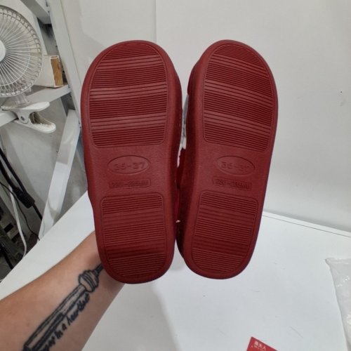 WOMEN'S COZY PLUSH SLIPPERS - 6.5 (36-37) - RED image 4
