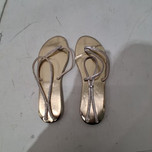 WOMEN'S FLAT BOTTOM SHINY SANDALS - SIZE 10 - GOLD image 2