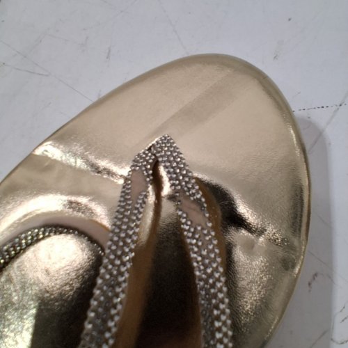 WOMEN'S FLAT BOTTOM SHINY SANDALS - SIZE 10 - GOLD image 3