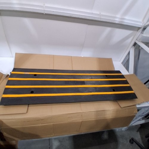 HEAVY DUTY RUBBER CURB RAMP -22000LBS MAX - 48.8" X 16.1" X 2.6" - BLACK YELLOW (MODEL:KR-17) image 2
