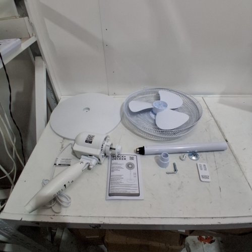 BLACK & DECKER 16" STANDING FAN MULTI-DIRECTIONAL (WHITE) (BFSR16W) image 3