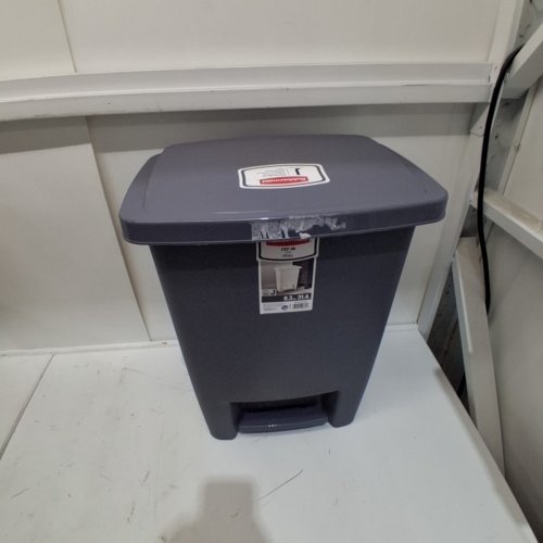 RUBBERMAID STEP ON WASTEBASKET - 31.4L - GREY (MODEL: FG284187CYLND) image 2