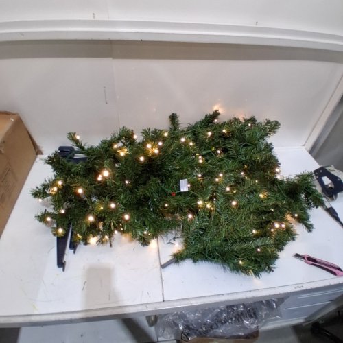 WONDERSHOP PRE-LIT ALBERTA SPRUCE CHRISTMAS TREE - 6.5FT - GREEN image 3