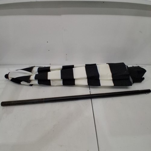 PURE GARDEN STRIPED OUTDOOR PATIO UMBRELLA - 9FT, PUSH BUTTON TILT - BLACK / WHITE (MODEL: 50-LG1273) image 4