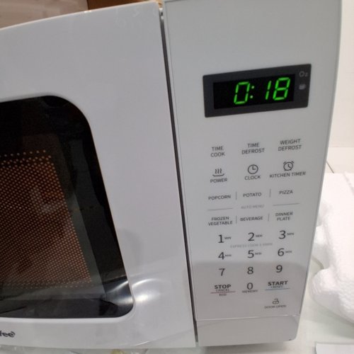 COMFEE COUNTERTOP MICROWAVE OVEN - 0.7 CU.FT/700W - WHITE (MODEL: CM-M201K(WH)) image 3