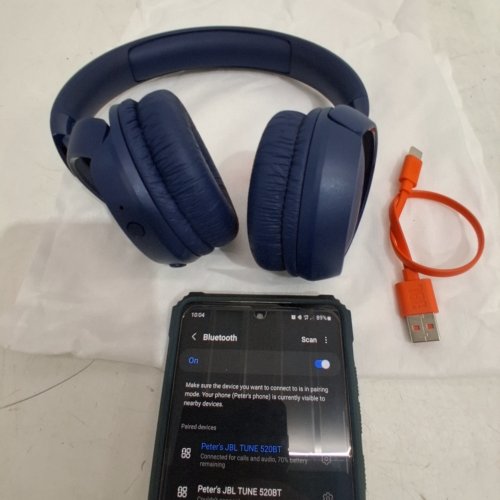JBL TUNE 520BT WIRELESS ON-EAR HEADPHONES WITH BUILT-IN MICROPHONE AND FOLDABLE DESIGN - BLUE image 2