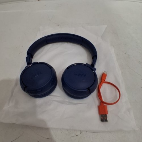 JBL TUNE 520BT WIRELESS ON-EAR HEADPHONES WITH BUILT-IN MICROPHONE AND FOLDABLE DESIGN - BLUE image 3