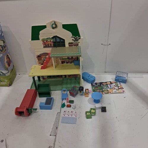 BLUEY SUPERMARKET PLAYSET WITH EXCLUSIVE BLUEY AND BINGO FIGURES AND 15+ PLAY PIECES (MODEL: ‎18918) image 2
