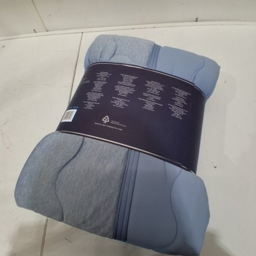 BERKSHIRE REVERSIBLE DOWN-ALTERNATIVE COOLING BLANKET - QUEEN - BLUE (MODEL: 1986200) image 3