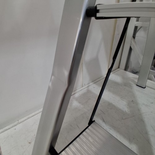 KINGRACK FOLDING 4-STEP STOOL LADDER - 330.7LBS MAX LOAD - SILVER (ITEM: WK3003-4E2-SILVER) image 5