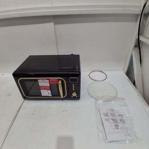 FRIGIDAIRE RETRO STYLE COMPACT MICROWAVE OVEN - 0.7CU.FT - 700W - BLACK/GOLD (MODEL: EMW788-BLACKGLD) image 4