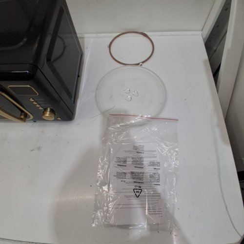 FRIGIDAIRE RETRO STYLE COMPACT MICROWAVE OVEN - 0.7CU.FT - 700W - BLACK/GOLD (MODEL: EMW788-BLACKGLD) image 5