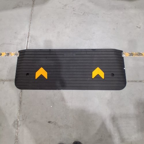 VEVOR RUBBER CURB RAMP - 17" X 40" X 2" - BLACK (MODEL: KR-11) image 2