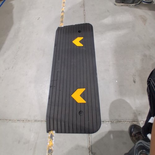 VEVOR RUBBER CURB RAMP - 17" X 40" X 2" - BLACK (MODEL: KR-11) image 3