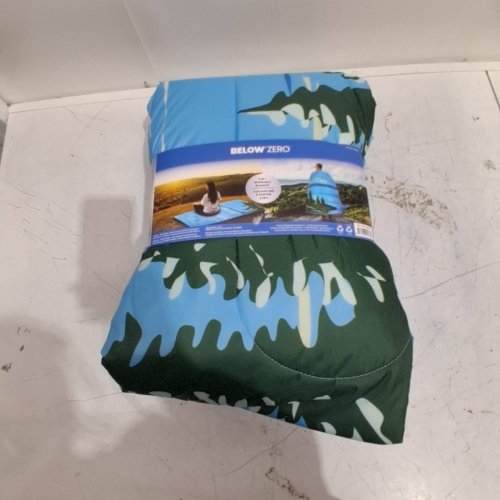BELOW ZERO 2-IN-1 WEARABLE HOODED OUTDOOR BLANKET - 54" X 76" - GREEN/BLUE (MODEL: 1896292) image 3