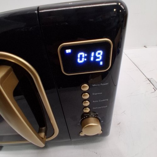 FRIGIDAIRE RETRO MICROWAVE OVEN - 0.7CU.FT - 700W - RETRO BLACK/GOLD (MODEL: EMW788-BLACKGLD) image 3