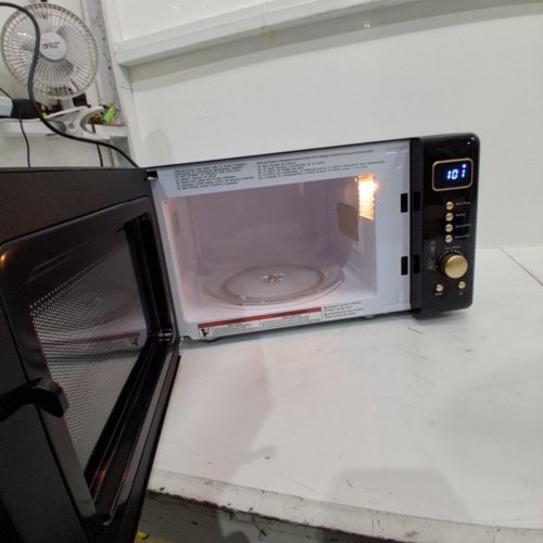 FRIGIDAIRE RETRO MICROWAVE OVEN - 0.7CU.FT - 700W - RETRO BLACK/GOLD (MODEL: EMW788-BLACKGLD) image 6