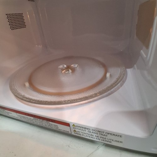 FRIGIDAIRE RETRO MICROWAVE OVEN - 0.7CU.FT - 700W - RETRO BLACK/GOLD (MODEL: EMW788-BLACKGLD) image 7