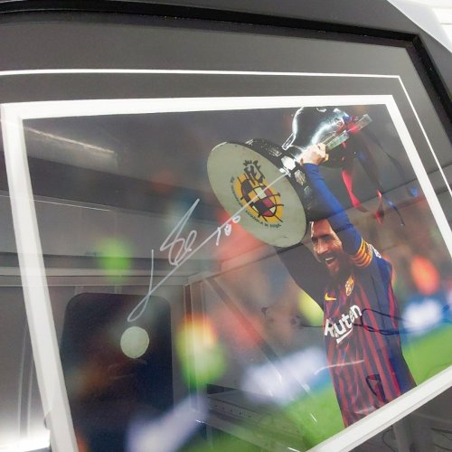 100% AUTHENTIC SIGNED Cristiano RONALDO REAL MARDRID & LIONEL MESSI FC BARCELONA FRAMED PICTURES - BECKETT COA - 28.5" X 17" - BLACK image 7
