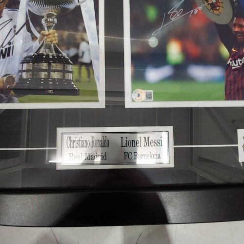100% AUTHENTIC SIGNED Cristiano RONALDO REAL MARDRID & LIONEL MESSI FC BARCELONA FRAMED PICTURES - BECKETT COA - 28.5" X 17" - BLACK image 8