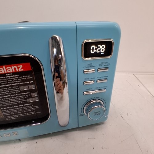 GALANZ RETRO-STYLE DIGITAL MICROWAVE OVEN - 0.7CU FT - BEBOP BLUE (MODEL: GLCMKZ07BER07) image 2
