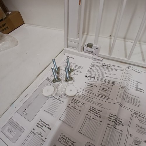 SAFETY 1ST TALL AND WIDE EASY TO USE TWO ACTION HANDLE BABY GATE - 29"- 47" X 36"- WHITE (MODEL: GA106CWH01ZY) image 3