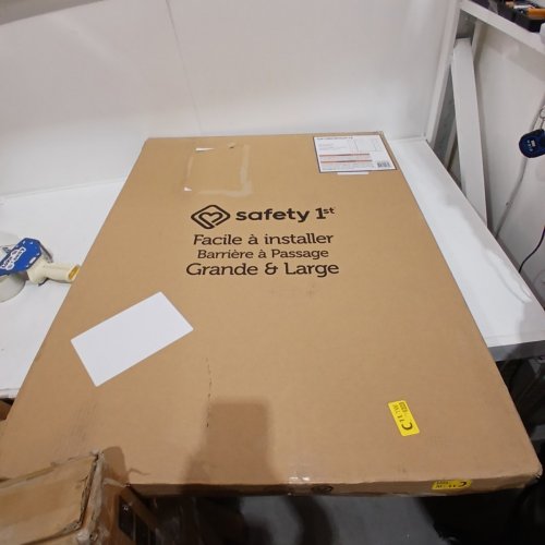 SAFETY 1ST TALL AND WIDE EASY TO USE TWO ACTION HANDLE BABY GATE - 29"- 47" X 36"- WHITE (MODEL: GA106CWH01ZY) image 5