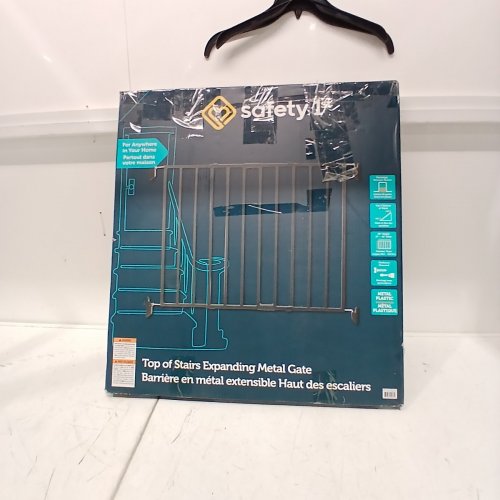 SAFETY 1ST TOP OF STAIRS EXPANDING METAL GATE - 28" X 27"- 42" - BLACK (MODEL: GA090CBLKF2) image 3