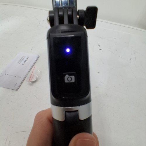 ANXRE EXTENDABLE SELFIE STICK WITH WIRELESS REMOTE - 41.7" - BLACK image 2