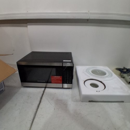 FRIGIDAIRE STAINLESS STEEL MICROWAVE OVEN- 0.7CU.FT - BLACK/SILVER (MODEL:EMW729 -B) image 2