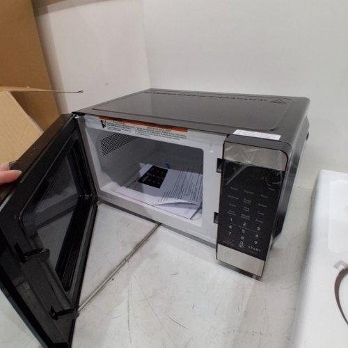 FRIGIDAIRE STAINLESS STEEL MICROWAVE OVEN- 0.7CU.FT - BLACK/SILVER (MODEL:EMW729 -B) image 3