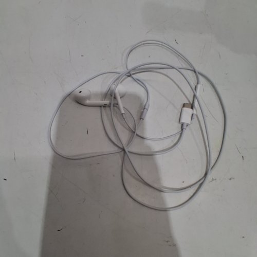 APPLE EARPODS WIRED EARPHONES WITH MIC - USB-C - WHITE image 2