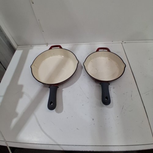 2PC TRAMONTINA ENAMELED CAST IRON SKILLETS - 10" & 12" - WHITE/RED (MODEL: 1529471) image 2