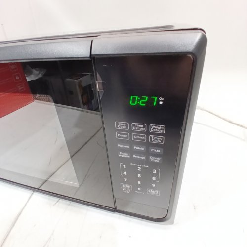 BLACK+DECKER 1.1 CU. FT. MICROWAVE OVEN, 1000W - BLACK (MODEL: EM031M2CE) image 2