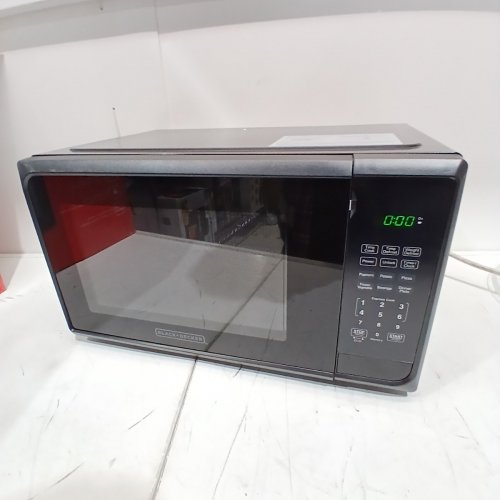 BLACK+DECKER 1.1 CU. FT. MICROWAVE OVEN, 1000W - BLACK (MODEL: EM031M2CE) image 3