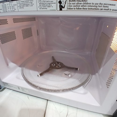 BLACK+DECKER 1.1 CU. FT. MICROWAVE OVEN, 1000W - BLACK (MODEL: EM031M2CE) image 4