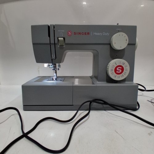 SINGER HEAVY DUTY SEWING MACHINE WITH 11 BUILT-IN STICHES - GREY (MODEL: HD4411) image 2