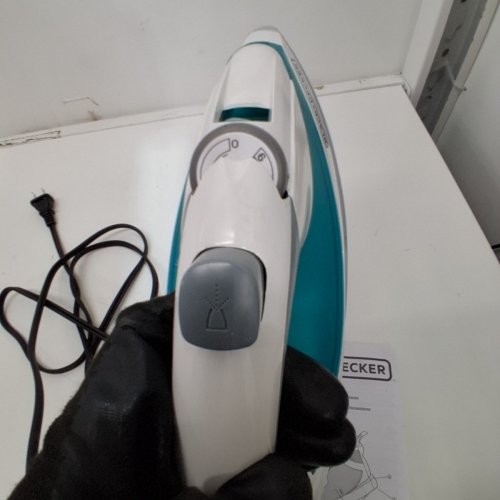 BLACK+DECKER LIGHT N EASY STEAM IRON WITH NONSTICK SOLEPLATE - 1200W - TEAL (MODEL: IR0820C) image 4