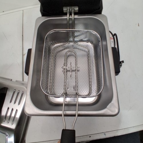 CUISINART 4-QUART 1800 WATT DEEP FRYER - STAINLESS STEEL - (CDF-250C) image 5